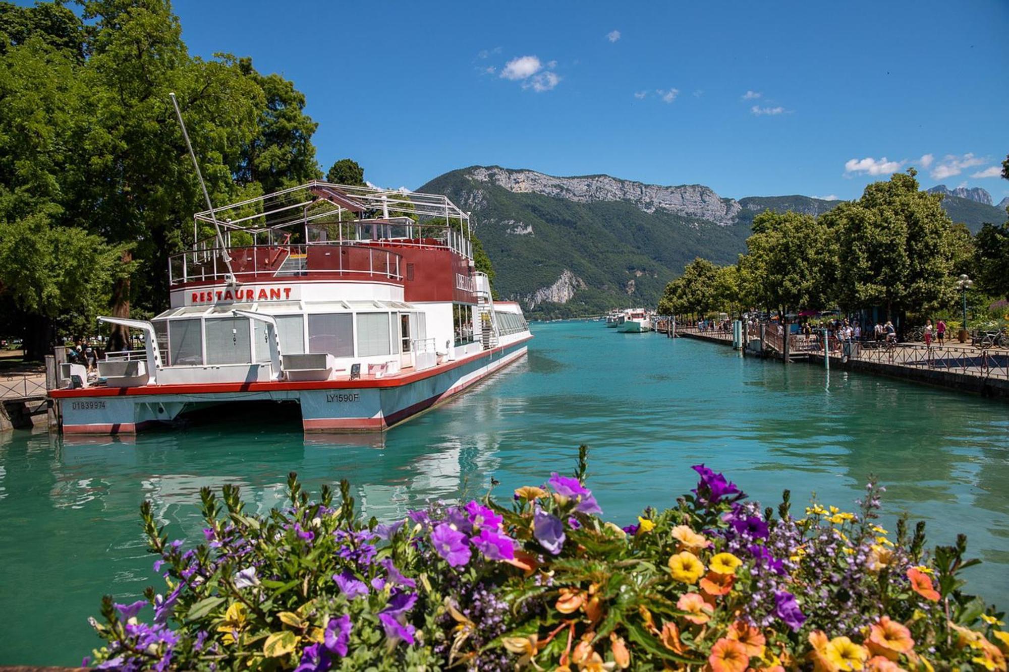 Le Bleu Du Lac 3 Etoiles - Secteur Recherche, Calme & Familiale, A 300M Du Lac & De La Vieille Ville, Garage Prive Annecy Luaran gambar